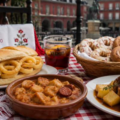 Recetas de San Isidro con platos típicos de Madrid como bocadillo de calamares, callos, rosquillas y vermú