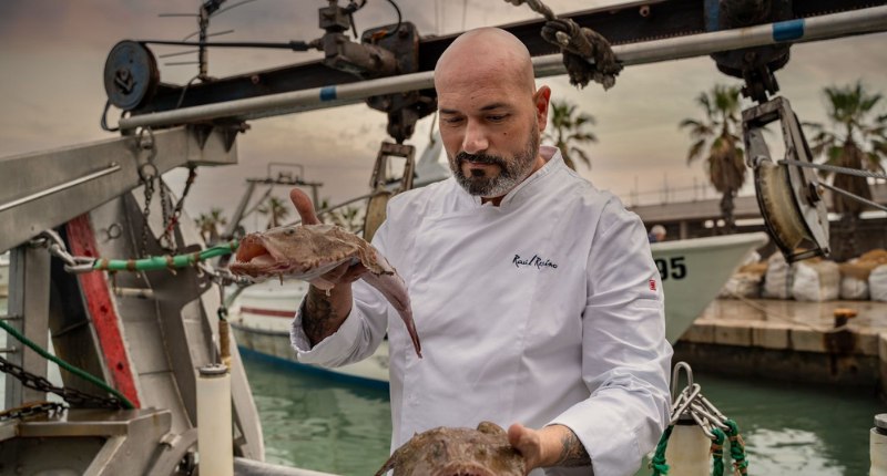 Raúl Resino en el puerto de Benicarló