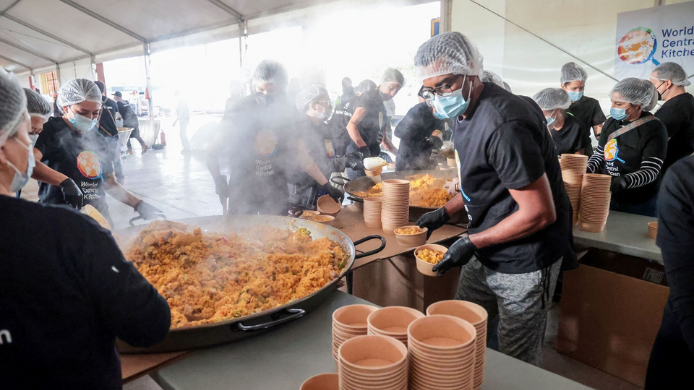 Comida de ayuda humanitaria de WCK (Foto: Ayuntamiento de Valencia)