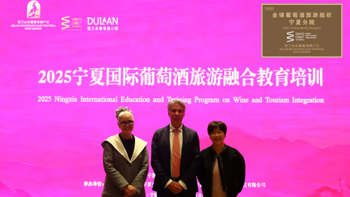 María Isabel Ramos, José Antonio Vidal, Jiang Jiawei de OMET Academy