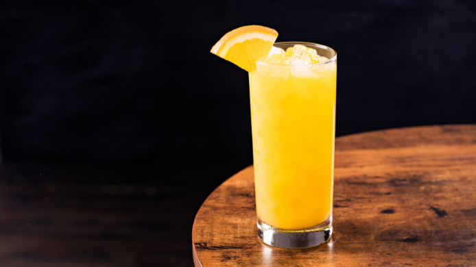 cóctel destornillador con vodka y zumo de naranja
