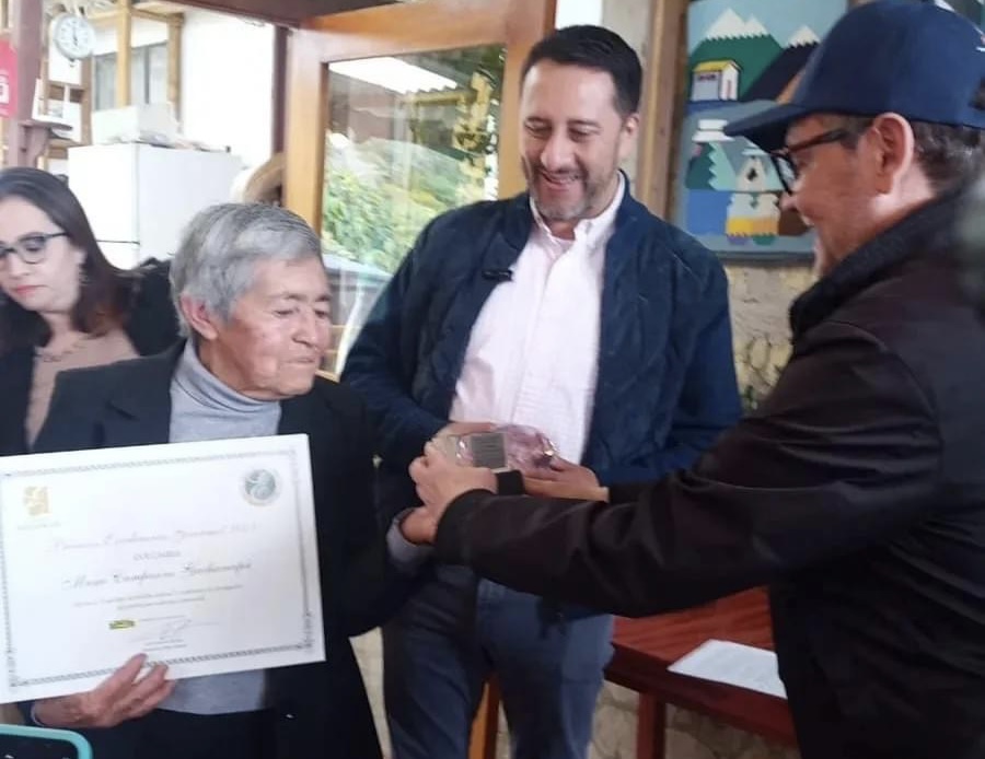 Entrega del Premio Excelencias Gourmet recibido en el marco de Fitur 2024 a Museo Campesino en Colombia