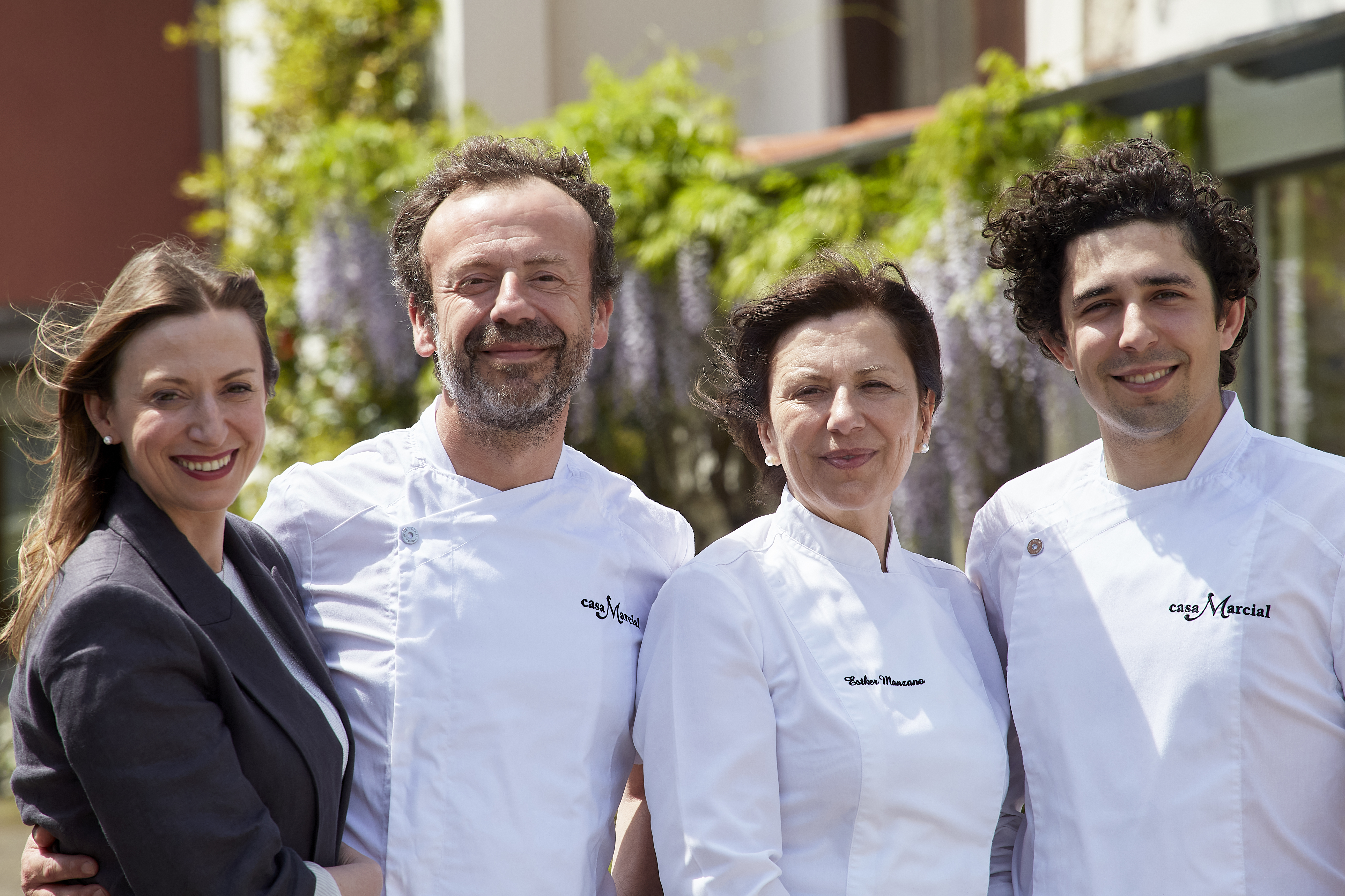 En la imagen, Sandra, Nacho y Esther Manzano; y Jesús Sánchez Manzano. Imagen proporcionada por el restaurante