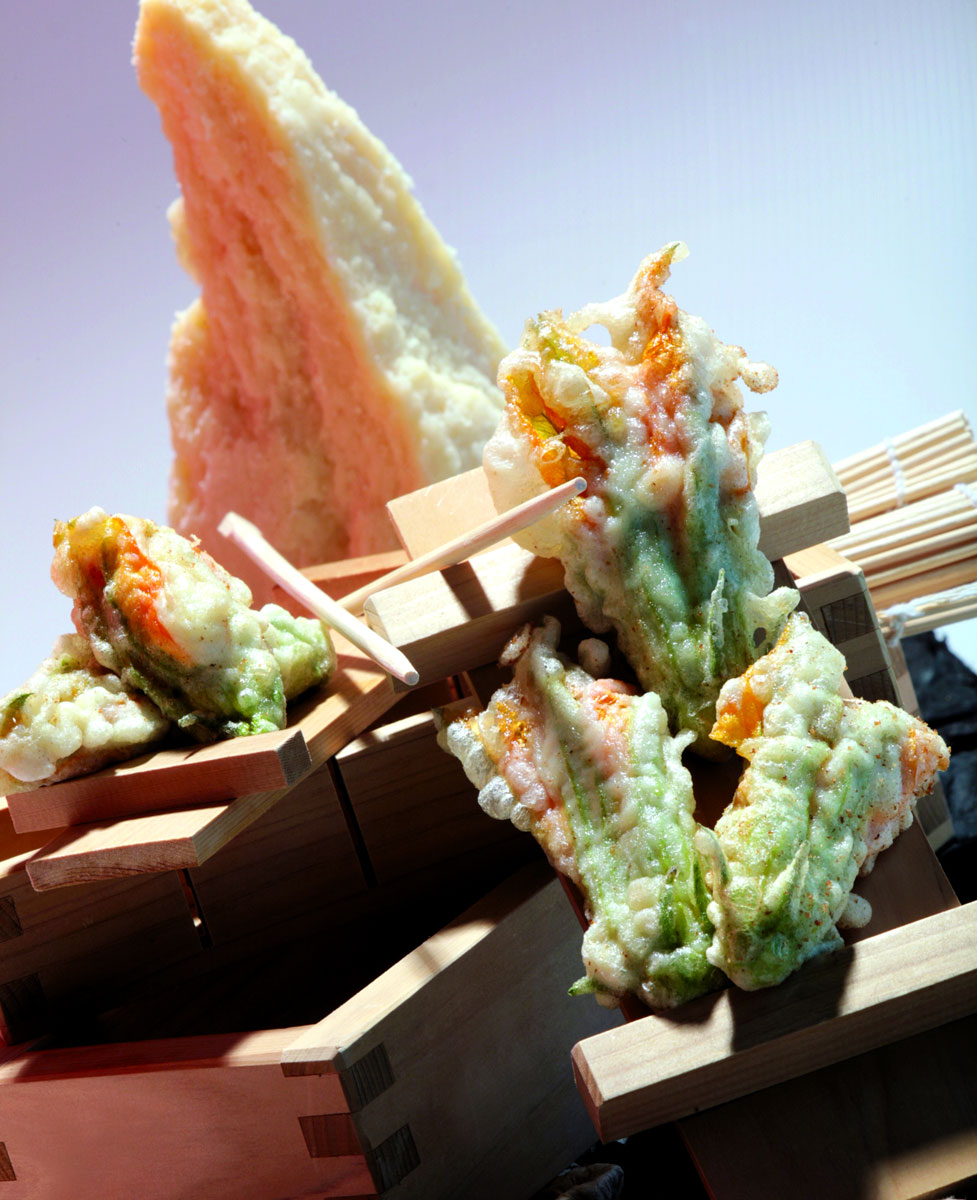 calabacin-tempura-de-flores-de-calacin-rellenas-de-queso