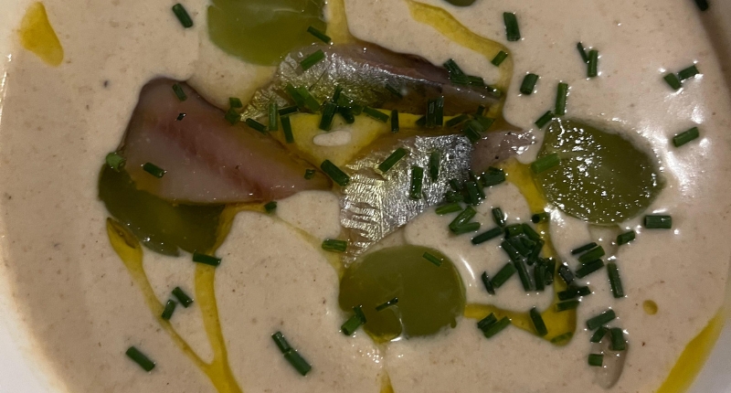 plato de ajoblanco en la Burbujería