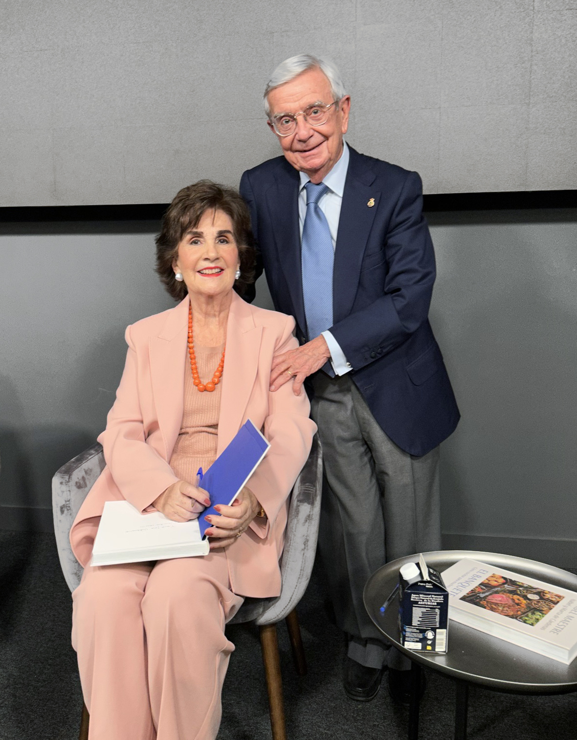 Rafael Ansón con Isabel Maestre en la presentación del libro