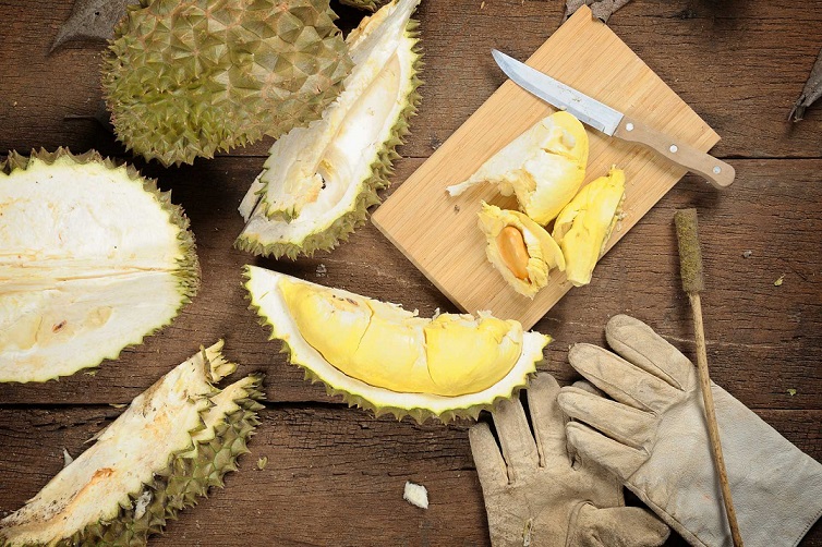 Durian-comer-fruta