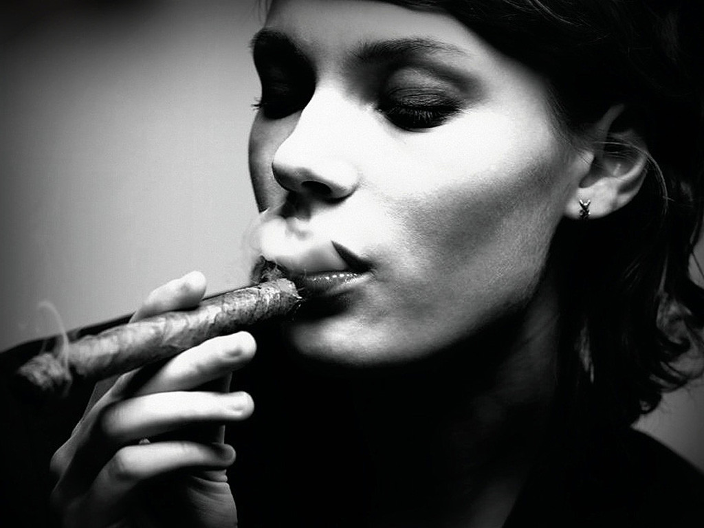 tabaco-mujeres-fumadoras-de-habanos