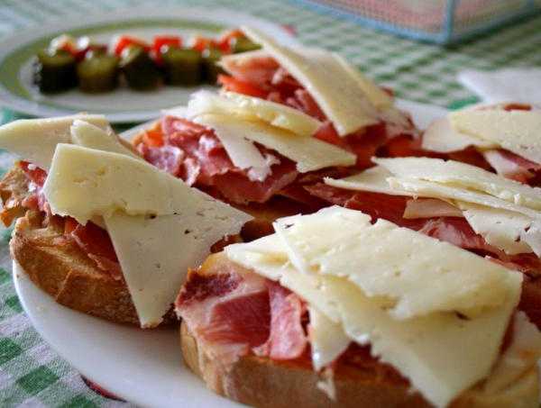 Receta de Tapas de jamón y queso 