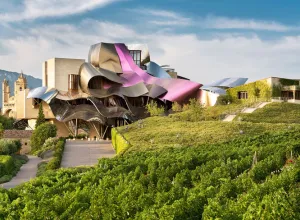 Hotel diseñado por Frank O. Gehry en la Ciudad del Vino de Marqués de Riscal.