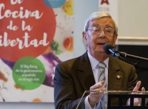 Presidente de la Academia Iberoamericana de Gastronomía (AIBG), Rafael Ansón Oliart,