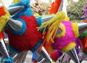 Foto: piñatas, cortesía de la autora.