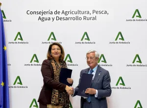 Carmen Crespo, consejera de Agricultura, Pesca, Agua y Desarrollo Rural de la Junta de Andalucía, y Rafael Ansón, presidente de la AIBG. (Foto: Rafael Ansón)