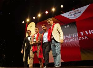 Oriol Castro, Eduard Xatruch y Mateu Casañas, chefs de Disfrutar, en la ceremonia de entrega de los 50 Best. (Foto: 50 Best)
