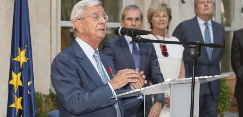 Insignia de Rafael Anson-Caballero-de-la-Orden-Nacional-de-la-Legión-de-Honor-Francesa