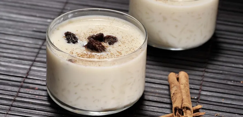 Arroz con leche de coco y pasas