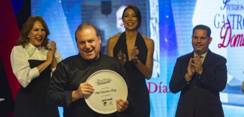 Premios Nacionales a la Gastronomía Dominicana-Leandro-Díaz-Premio-del-Público
