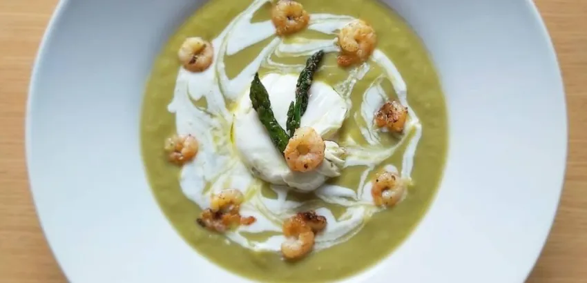 Crema de espárragos trigueros y gambas