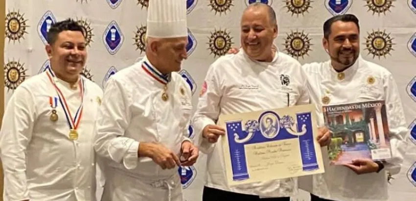 Chef Jorge Orozco, Embajador de la Cocina Tradicional y Prehispánica de México recibió un reconocimiento durante la 12a edición de la Cena de Gala de L'Académie Culinaire de France en México