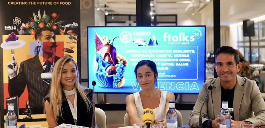 Presentación de ftalks Food Summit 2023. De izq. a dcha.: Beatriz Jacoste, directora de KM ZERO Food Innovation Hub; Ester Olivas, directora General de Emprendimiento e Internacionalización de la Generalitat Valenciana; y Raúl Martín, CEO de KM ZERO Food Innovation Hub.