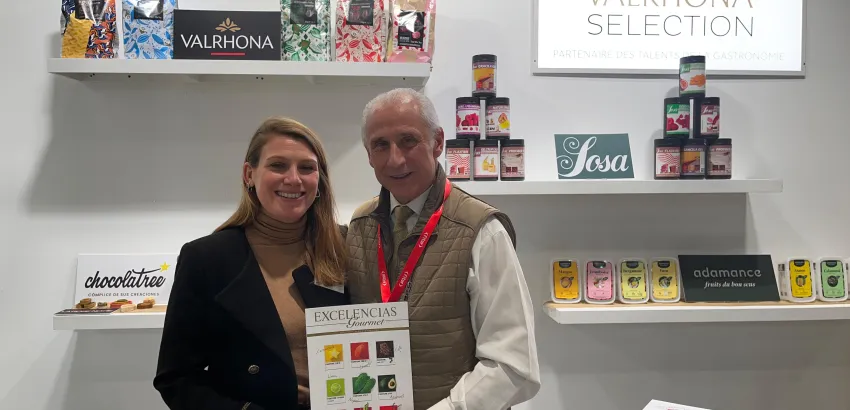 En el marco de Madrid Fusión, José Carlos De Santiago, vicepresidente de la Academia Iberoamericana de Gastronomía y presidente del Grupo Excelencias, intercambió con Sasha Baron responsable comercial HORECA distribución de Valrhona, una empresa comprometida con el chocolate responsable.