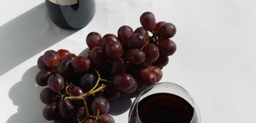 uvas y vino
