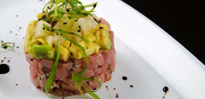 tartar de salmón y aguacate