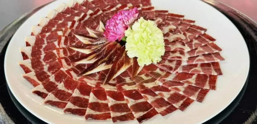 plato de jamón más grande del mundo en Huelva