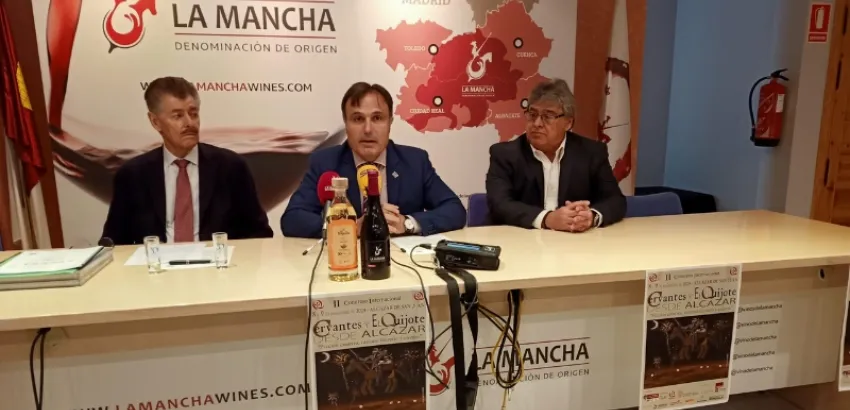 firma del tratado de colaboración entre la Denominación de Origen La Mancha y el Consejo Regulador del Tequila