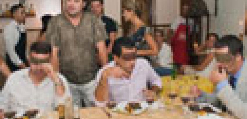 Cuba: Bodegas Torres organiza la primera cena a ciegas en este país