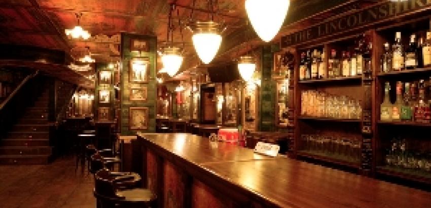 Los bares y restaurantes no levantan cabeza en España