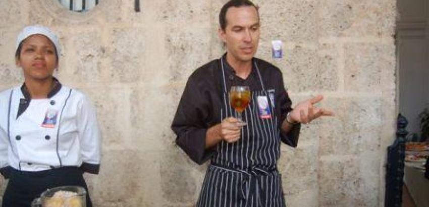 Chef estadounidense exhibe sus dotes culinarias en Cuba