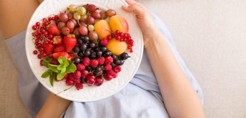 La forma correcta de comer frutas