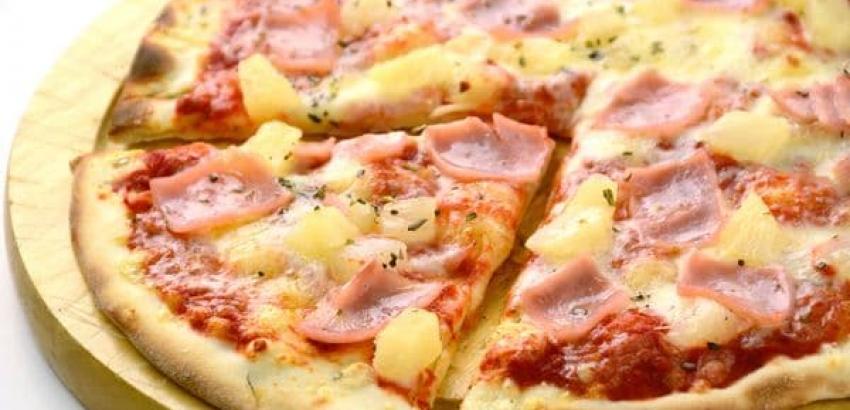 Quién es el chef que revolucionó la gastronomía con su pizza hawaiana