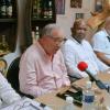 Al centro, José Rafa Malém, presidente honorario, y Eddis Naranjo Carrillo, presidente, junto a los restantes miembros de la directiva de la Asociación de Cantineros de Cuba.