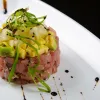 tartar de salmón y aguacate