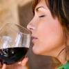 Una copa de alcohol al día mejora la salud de las mujeres     